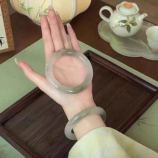 新疆天山翠玉手镯半山水飘花圆条冰透古风手镯子美人镯国风配饰品