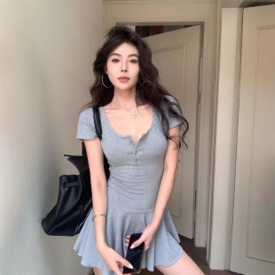 小个子收腰短裙学院风洋气减龄a字裙子 夏季 灰色u领短袖 连衣裙女装