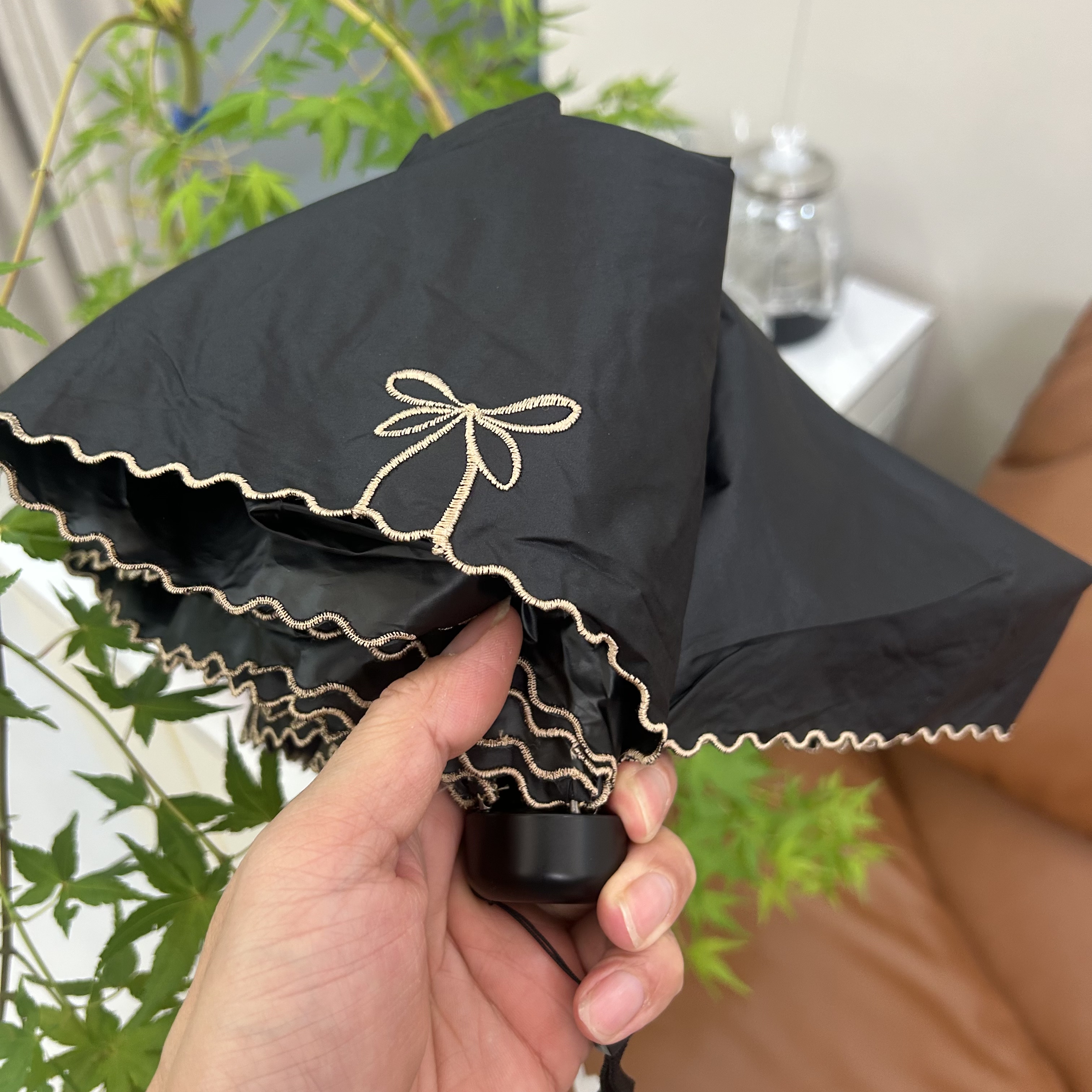 日式小巧便携超轻五折伞黑胶遮阳伞蝴蝶结刺绣波浪边超强防晒女