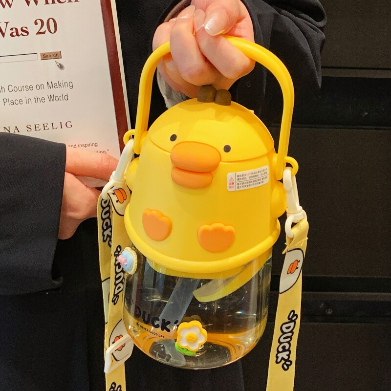 可爱小黄鸭子儿童大肚吸管杯子上学专用大容量高颜值2025新款水壶