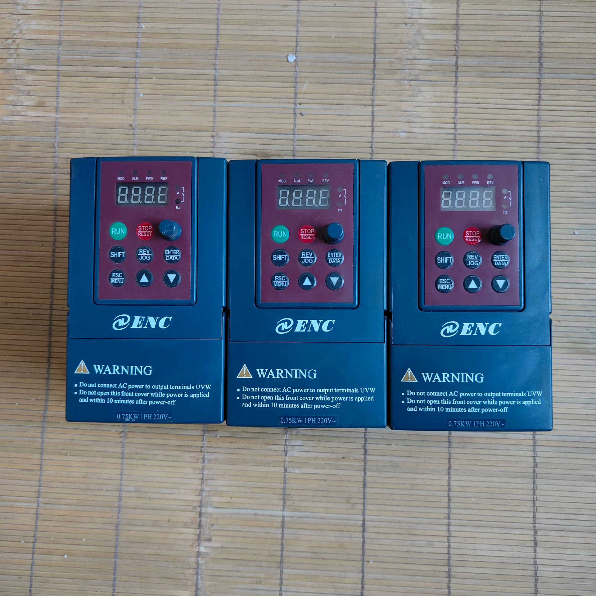 ENC易能变频器750w单相输入EDS800-2S0007N