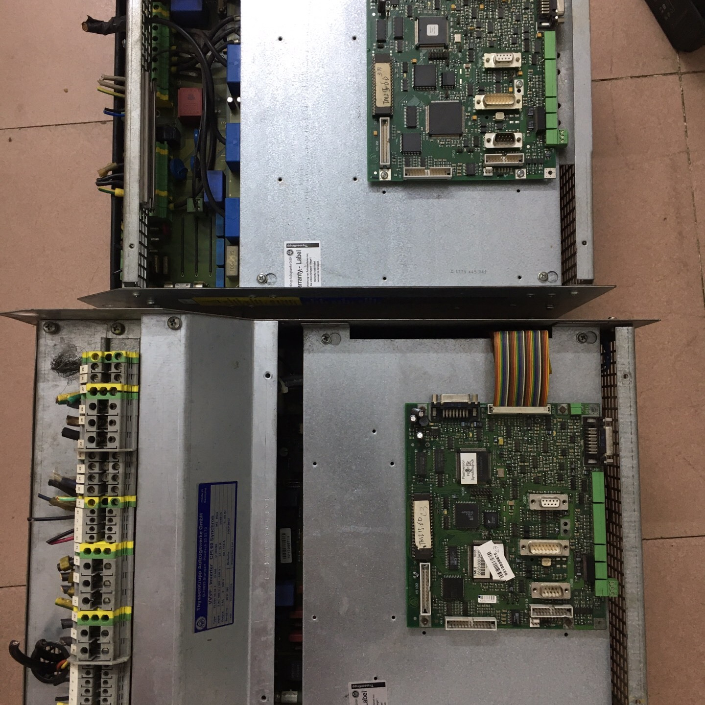 蒂森CPI60变频器 亲自坐梯上梯拆。60的不小心剪错2根