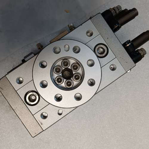 旋转气缸MSQB50R一个，MXQ25-40滑台一个，