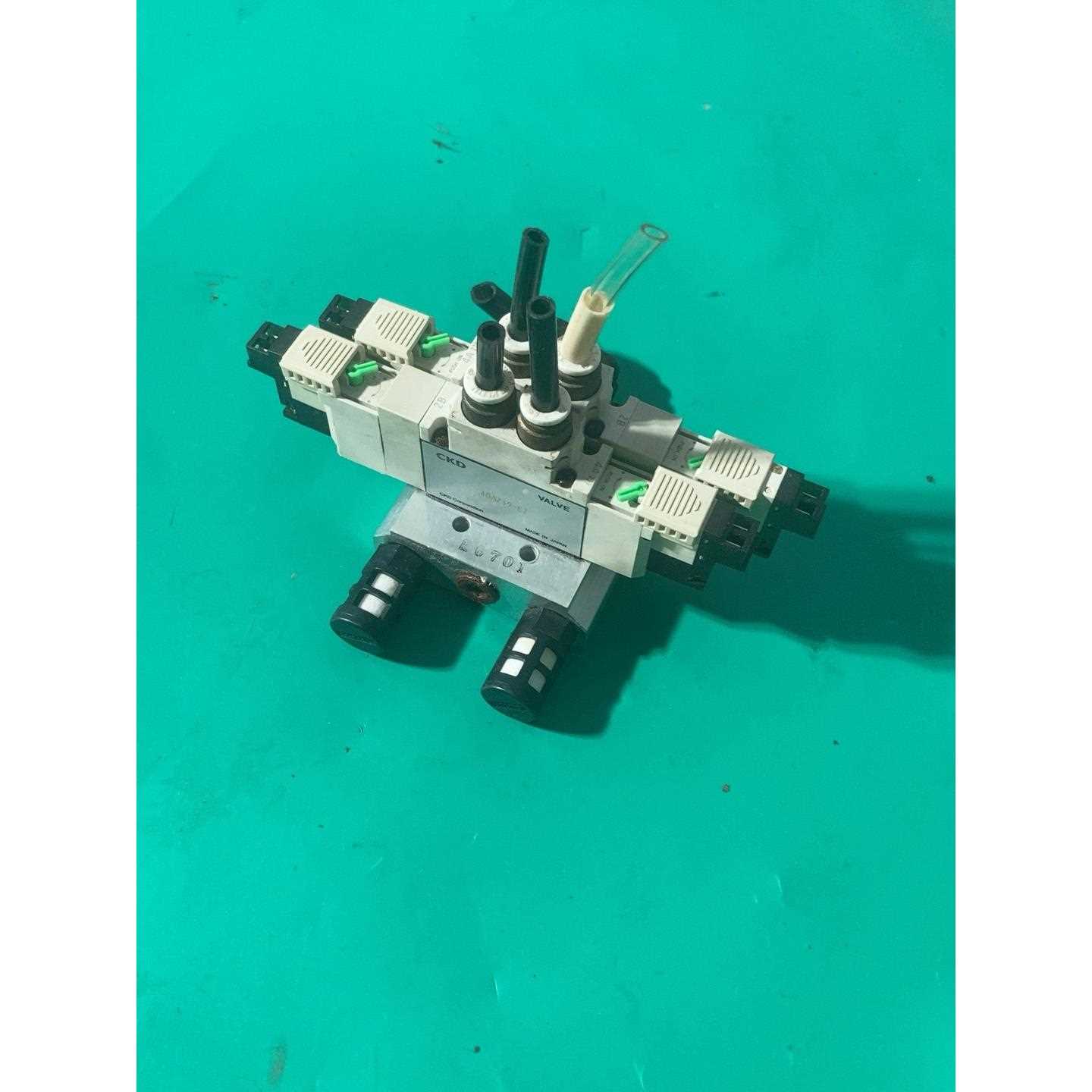 拆机CKD电磁阀一组，型号4GA219-E2，2个一组，一组