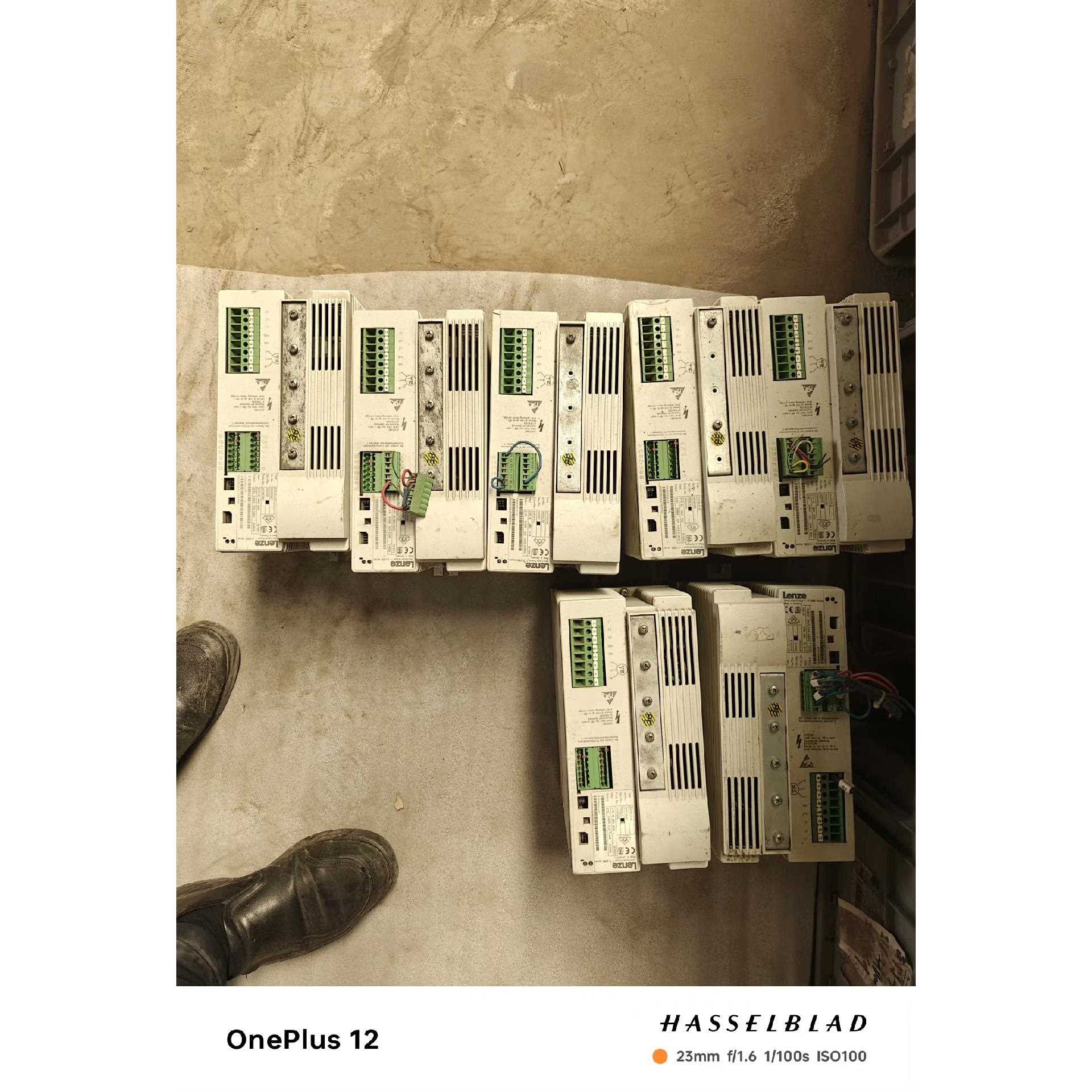 伦茨EVF8218-E有一个，EVF8216-E有一个。EV