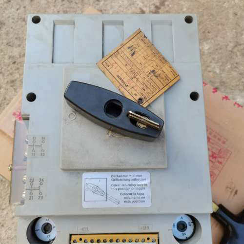 德国AEG开关，400A三相开关，成色如图，功能正常！