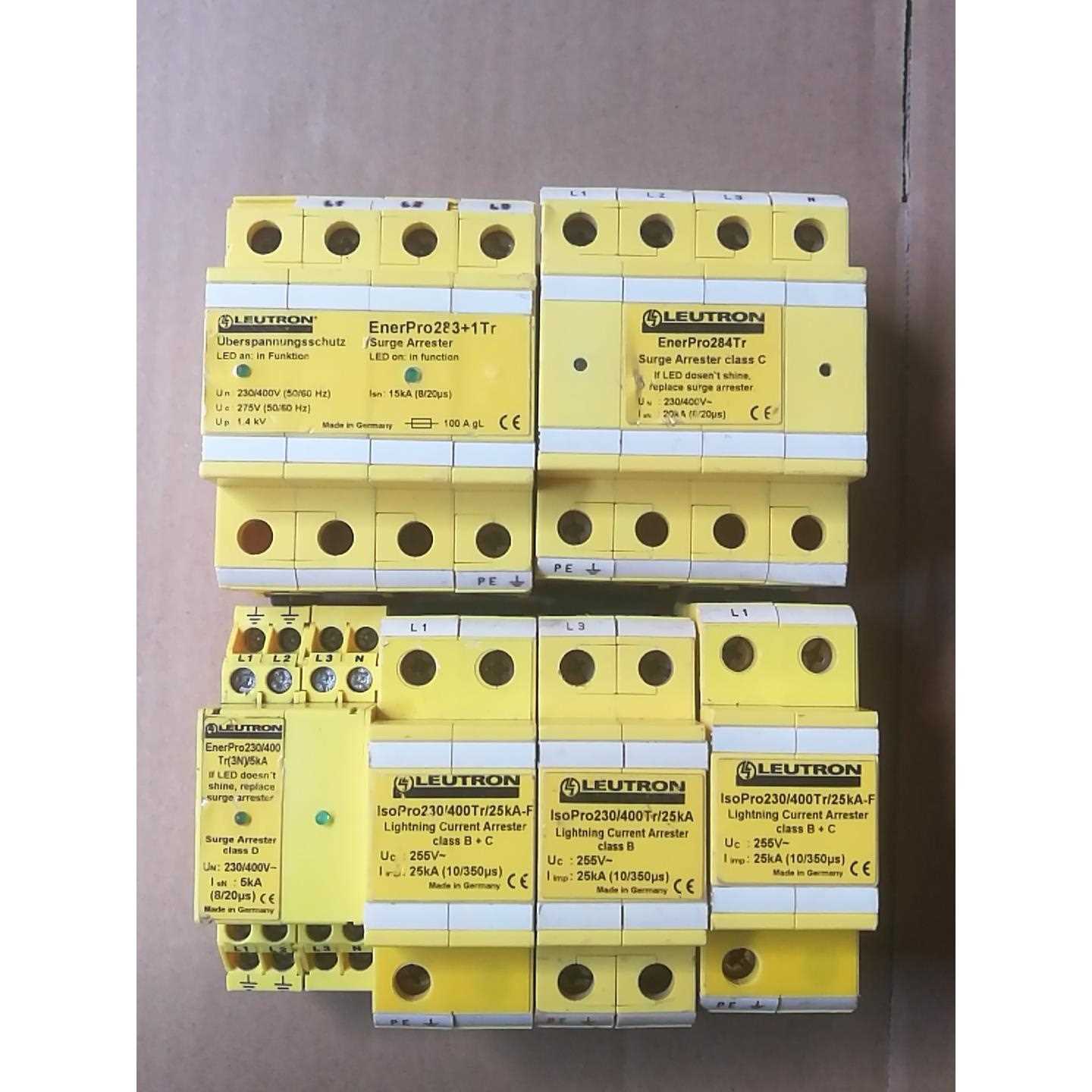 德国LEUTRON防雷器，正品拆机，实物如图所示，