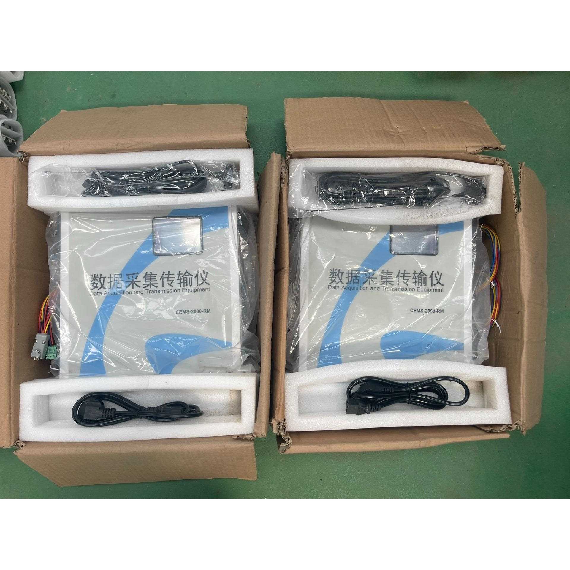 聚光 数采仪 CEMS-2000-RM 成色型号如图！两台