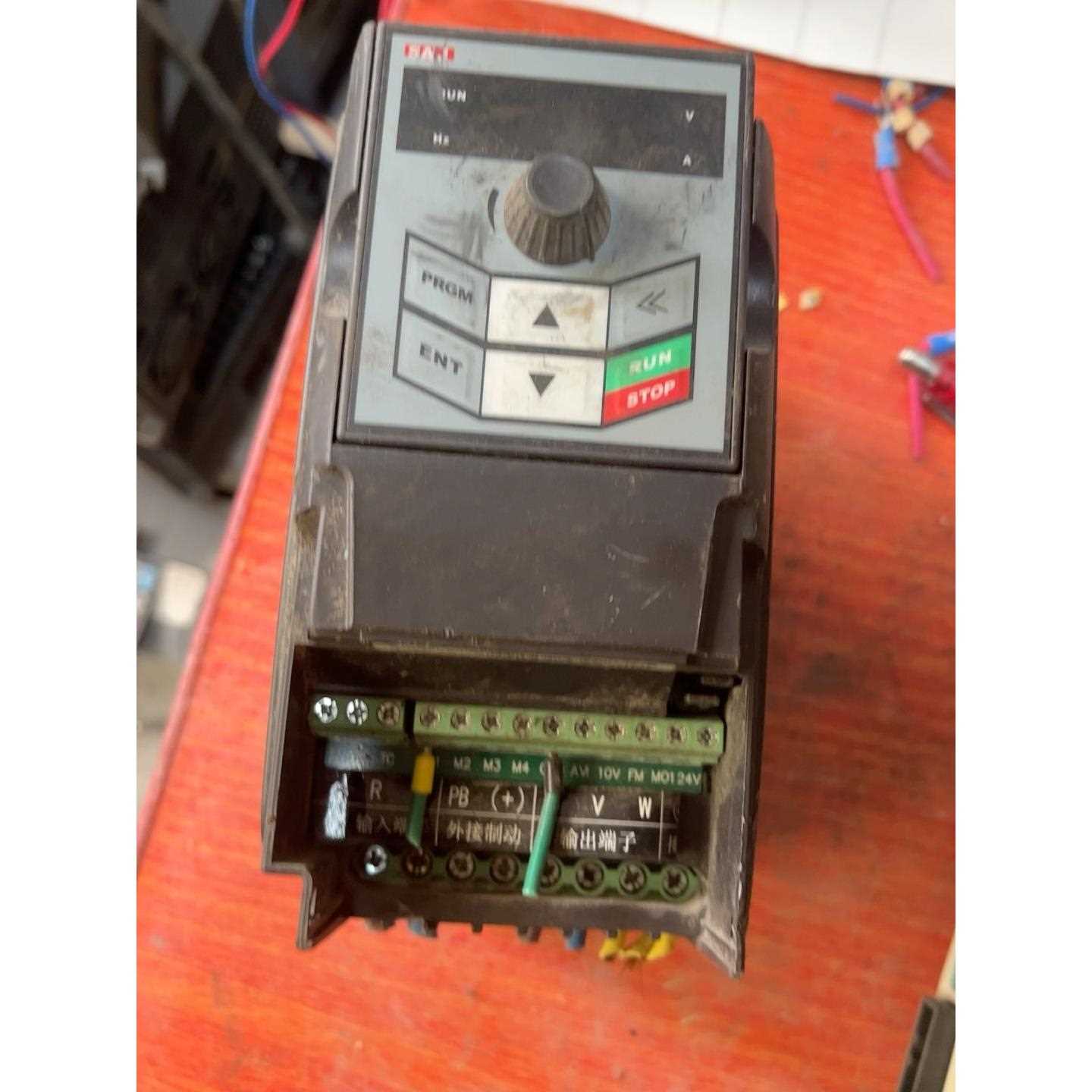 0.75kw，220v三晶变频器atv13-2sr75gh，