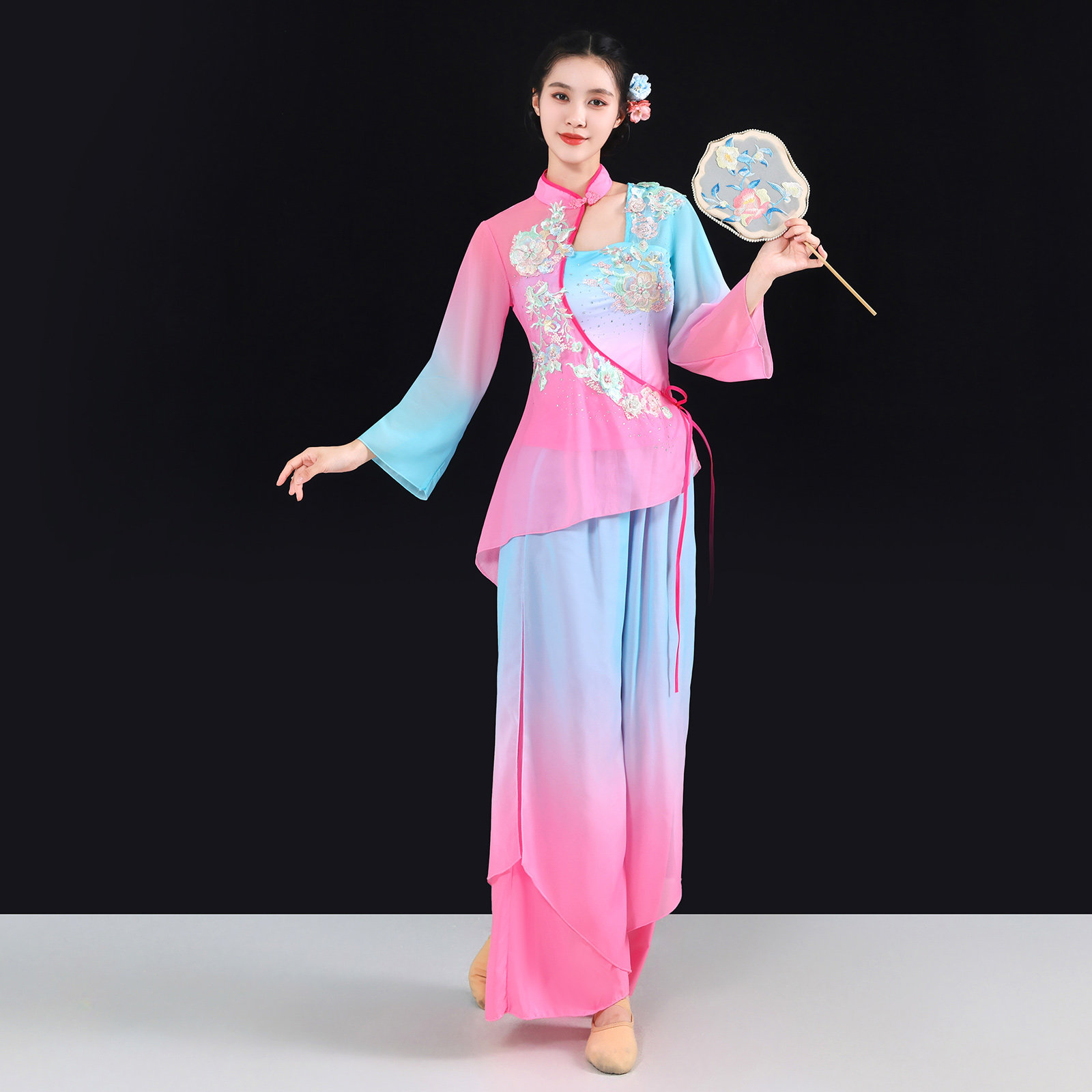新款胶州秧歌服装曲沟辣妈扇子古典舞演出服迎亲队喜庆表演服套装