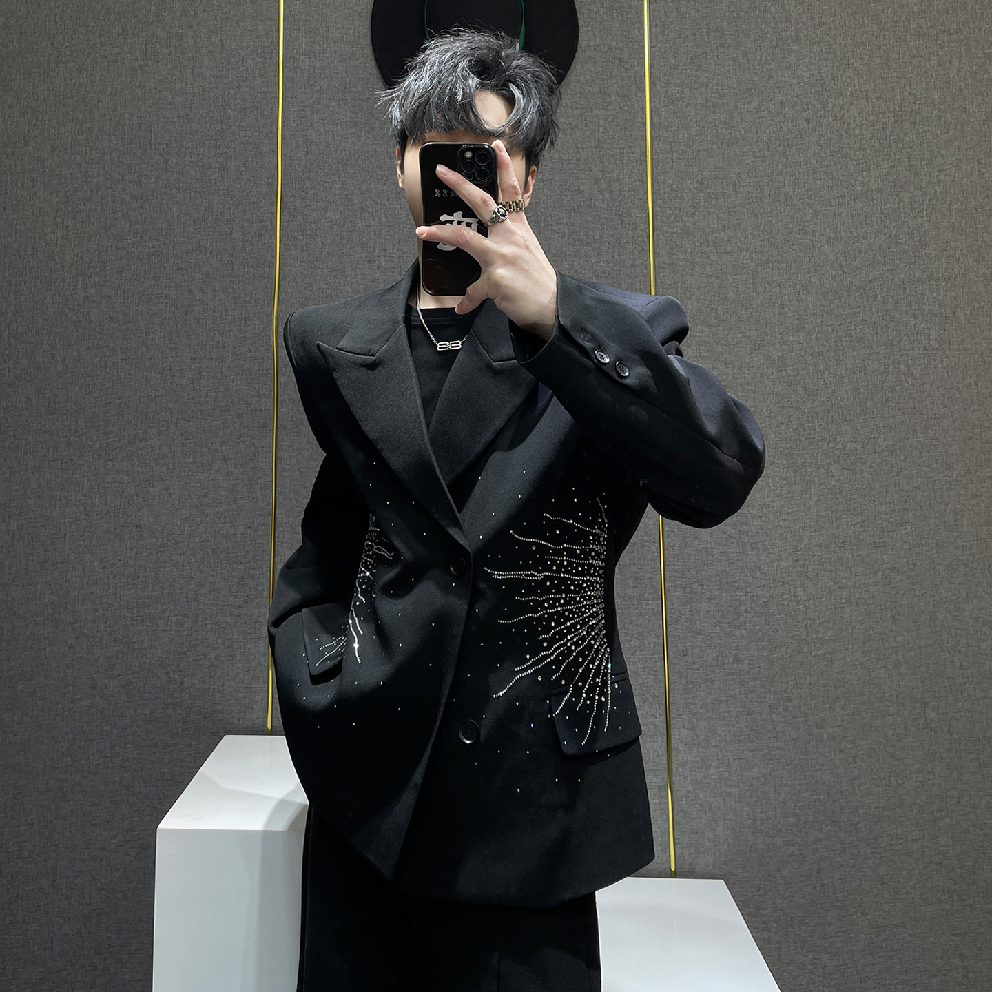 设计款重工烫钻收腰西装外套男士