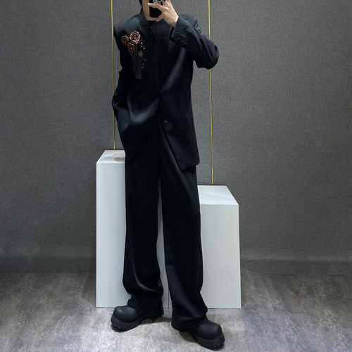 设计款立体玫瑰花刺绣西服外套男