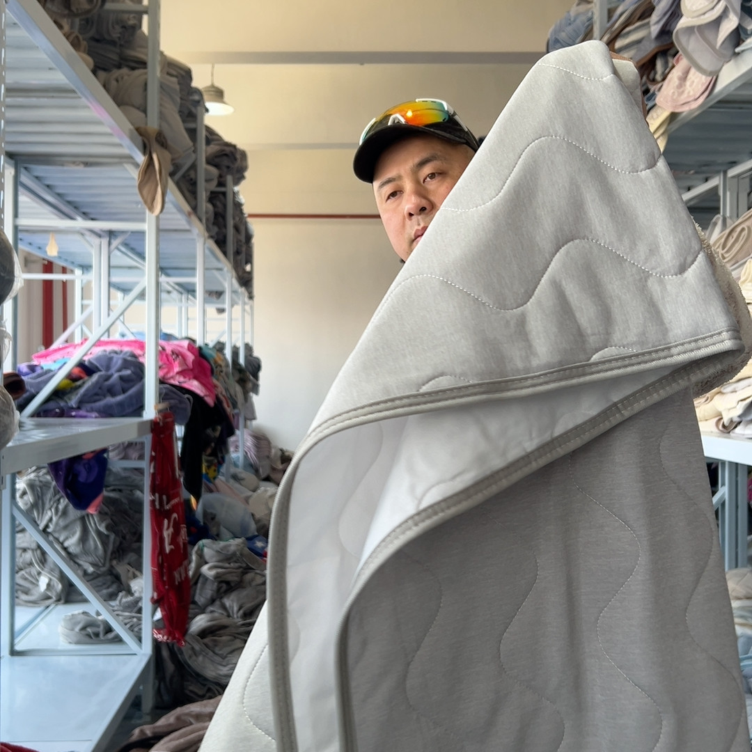 100.200灰色冷感床垫 瑕疵 右10,户外/登山/野营/旅行用品,野餐垫,淘宝优惠券,粉丝福利购,淘宝优惠卷