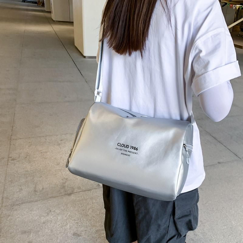 旅行斜挎包女短途旅游小背包男2025新款大容量运动健身通勤单肩包