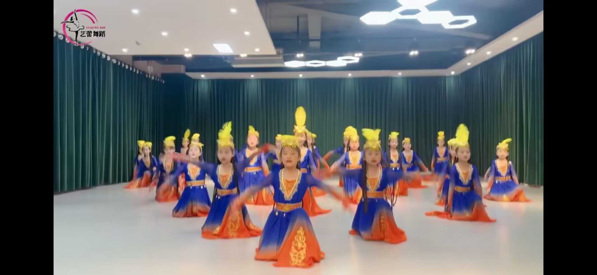 新疆舞蹈演出服儿童女童古丽舞维族维吾族尔族少数民族服装舞蹈服