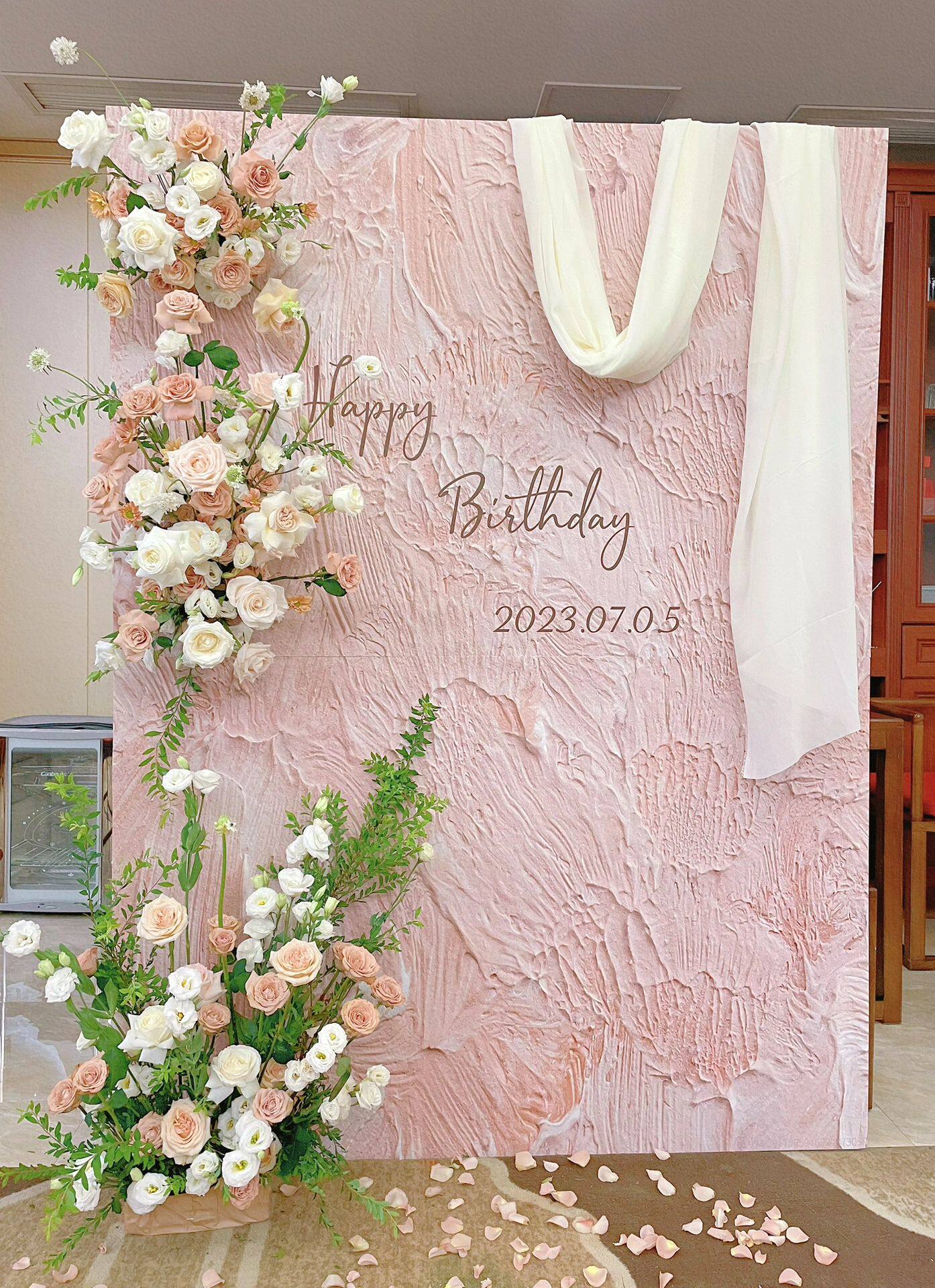 生日布置成人女孩粉色奶油画风场景气球简约高级背景定制kt板拍照