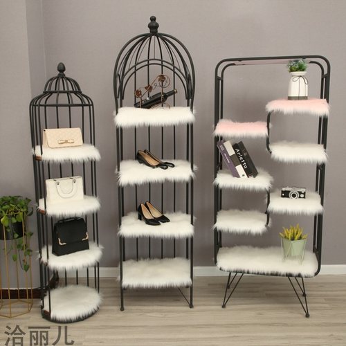 长毛绒地毯包包橱窗装饰