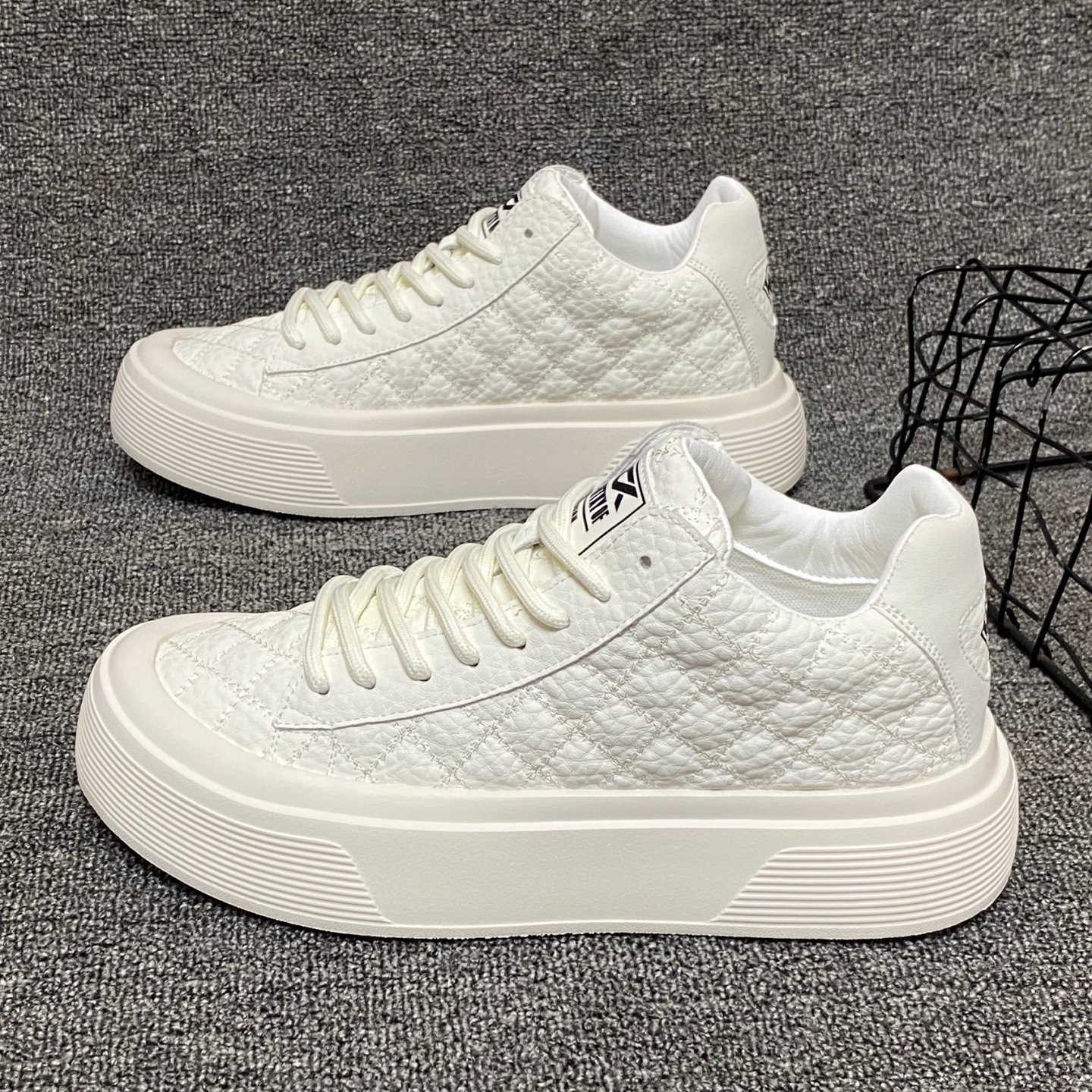 韩版百搭休闲小白鞋厚底中帮板鞋