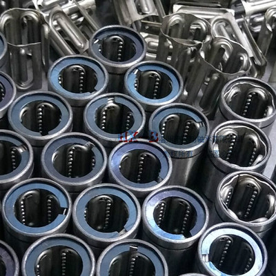 方法兰保持架直线轴承