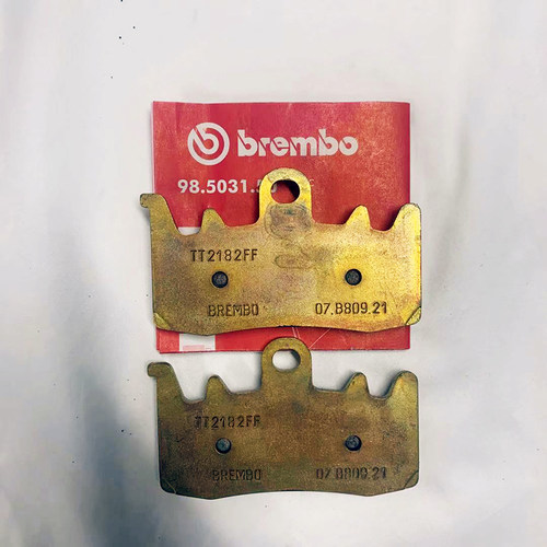 原厂前后刹车片制动布雷brembo