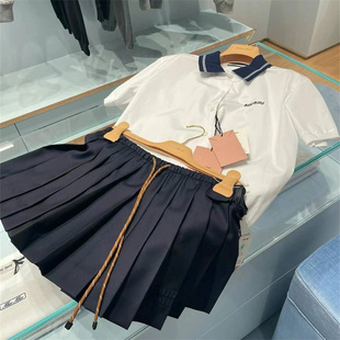 深圳南油新款 高级感字母徽标贴饰抽绳系带海军蓝百褶裙半身裙秋季