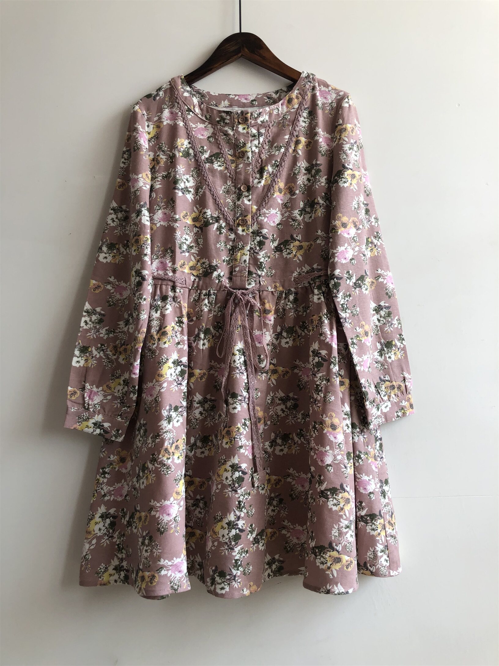 （一百元2件区）女子HUISE秋冬文艺碎花显瘦圆领连衣裙品牌清仓