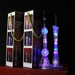 新款复刻广州塔小蛮腰东方明珠发光灯塔建筑创意礼品文旅纪念摆件