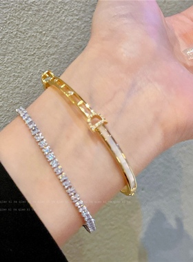 叠戴D字母锆石贝母手镯日韩轻奢高级质感闺蜜手环时尚百搭手饰女