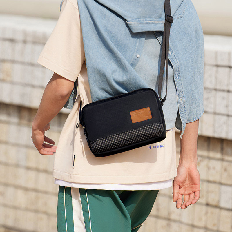 中国李宁男女同款百搭斜挎包时尚系列休闲单肩运动背包ABDT085