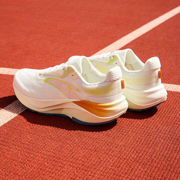 安踏秋季冠军男户外休闲运动跑鞋