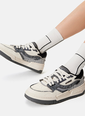 中国李宁经典休闲鞋2024新品女子001 BTC舒适软弹潮流板鞋AGCU086