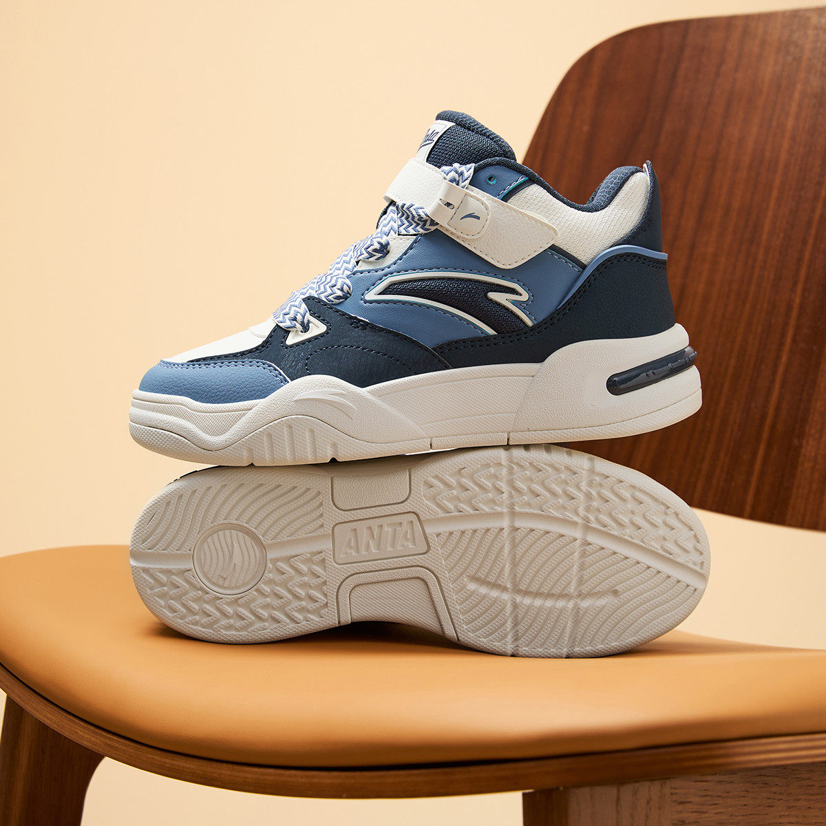 ANTA/安踏冬季新款男童户外时尚舒适百搭休闲运动板鞋A12448004