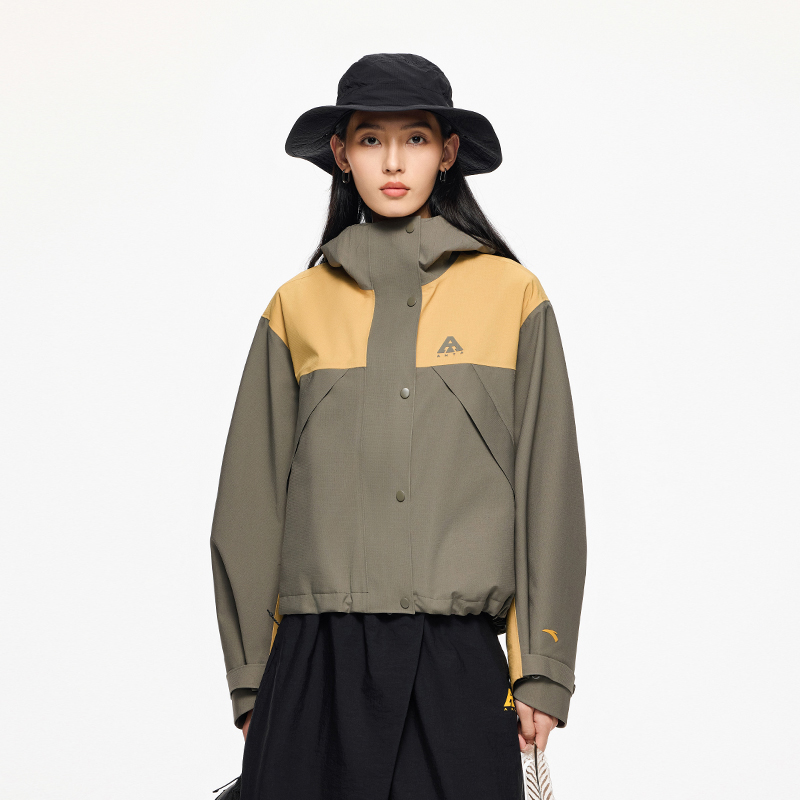 安踏秋季女子户外时尚运动冲锋衣