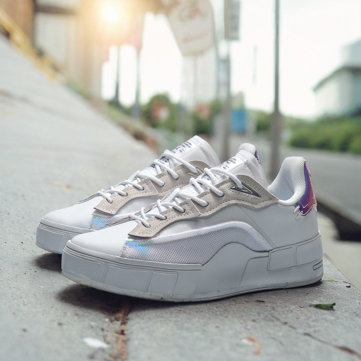 李宁经典女款减震CF休闲鞋低帮