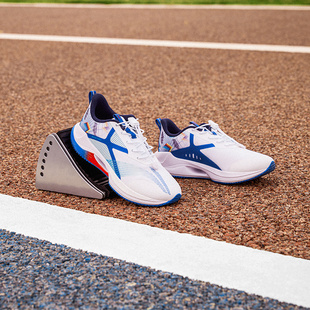 中国李宁超轻 20 YOUNG男女大童䨻丝透气跑步舒适运动鞋YKFT046