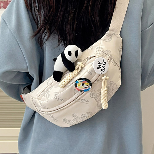 运动斜挎包2025新款设计感