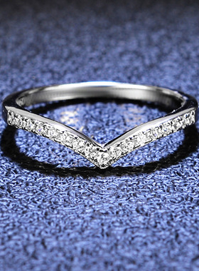 莫桑石排钻百搭V排戒纯银白金钻石戒指彩金钻戒女叠戴小护戒尾戒