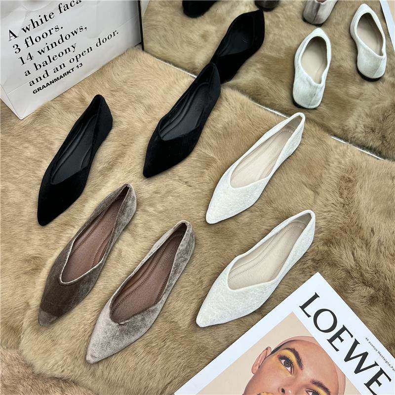 香港秋冬尖头丝绒软底单鞋女2023新款百搭浅口平底瓢鞋黑色工作鞋