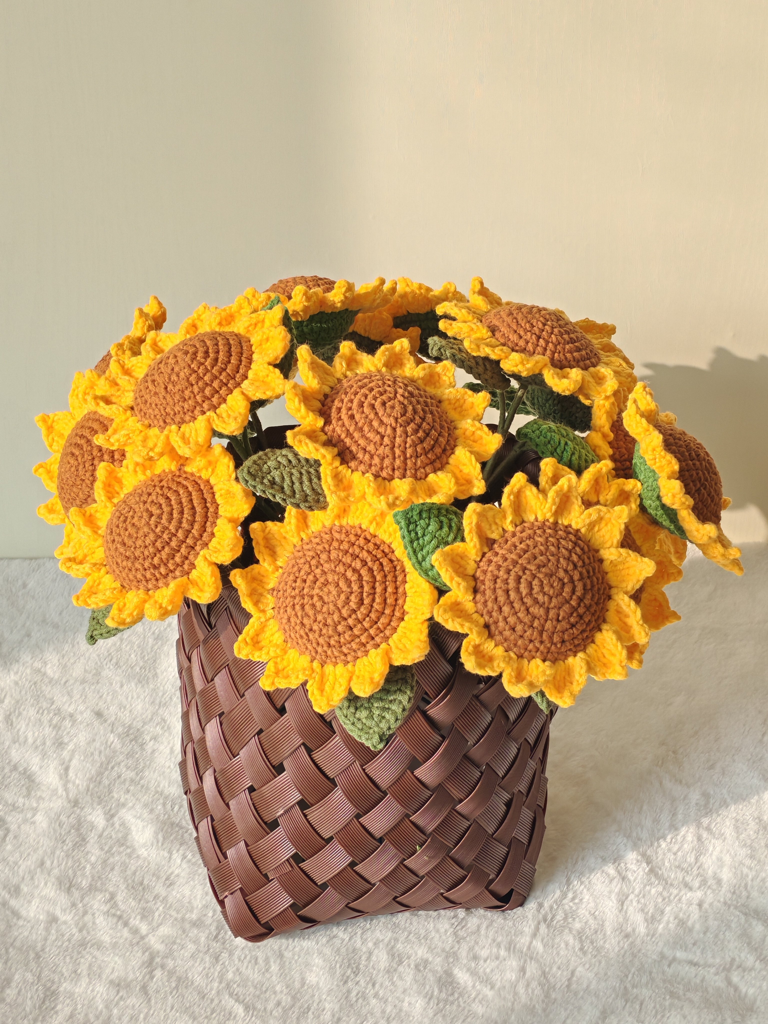 手工钩织向日葵花束成品毛线材质情人节礼物插花瓶高大上仿真花