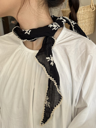 法式复古蕾丝巾女春夏百搭花朵刺绣三角头巾薄款围脖气质小领巾潮