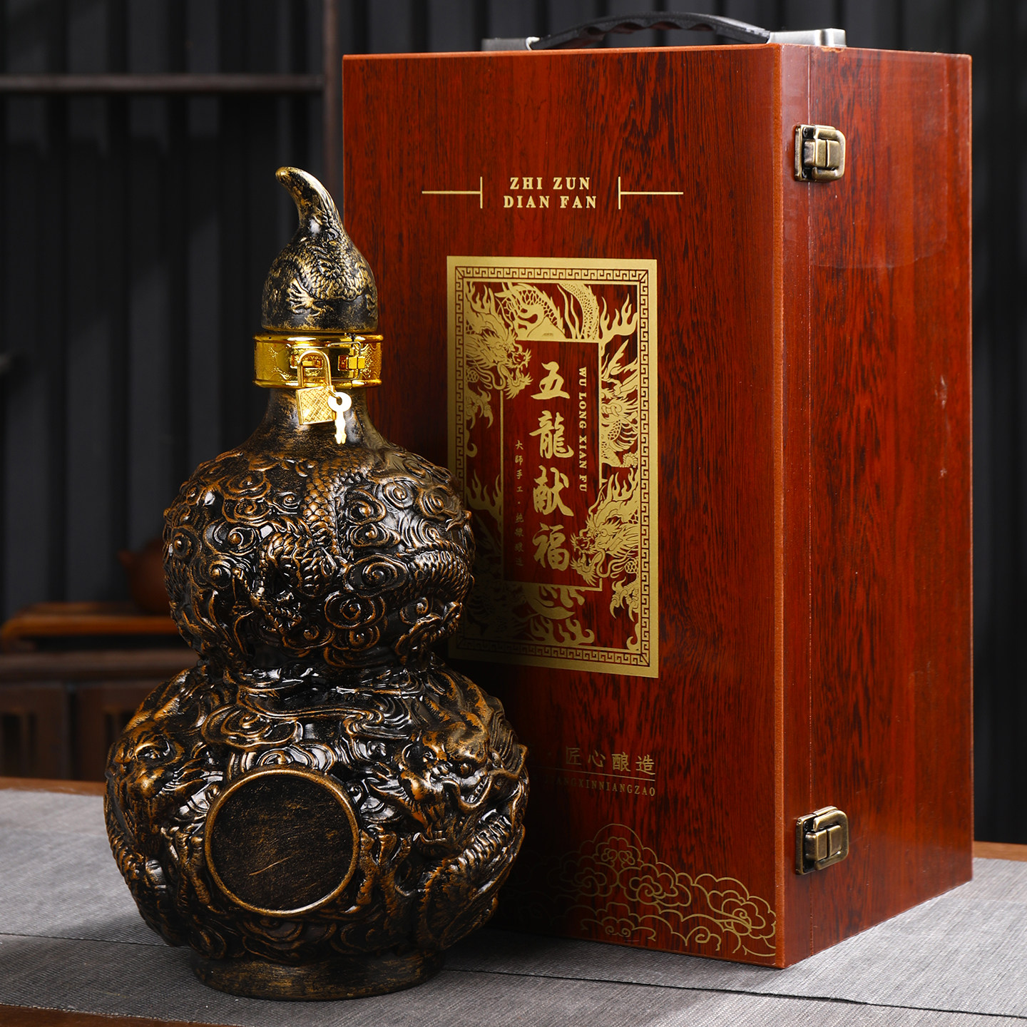 景德镇陶瓷酒瓶仿古雕刻密封性好