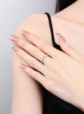 s925纯银指环女韩版V形戒满镶莫桑钻D色戒指排戒结婚