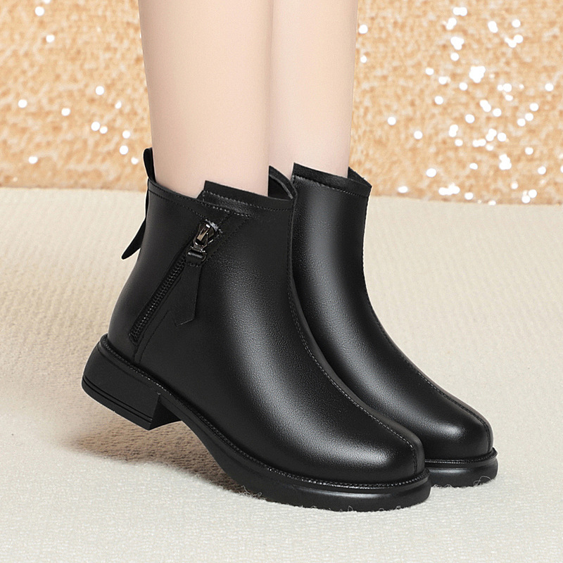 2025冬季新款妈妈鞋加绒中年靴子真皮软底短靴中老年皮鞋妈妈棉鞋