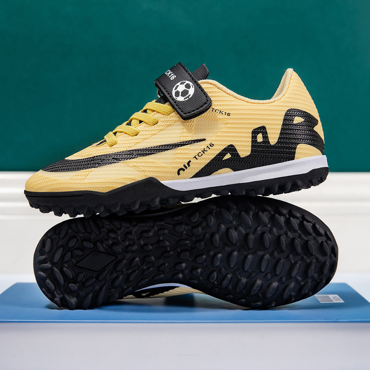 2026年新款足球鞋儿童足球鞋魔术贴男童学生比赛训练球鞋女童碎钉