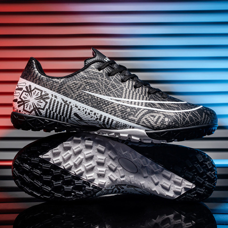 2026年新款低帮足球鞋低帮碎钉长钉夏季小学生儿童训练专用运动鞋