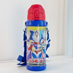 日本进口OSK儿童水杯德凯奥特曼大容量保温保冷背带直饮水壶800ml