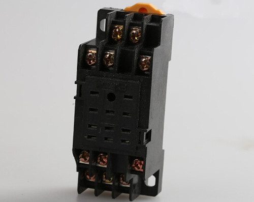 本店主营各种小型断路器、小型中间继电器以及继电器插座，地处浙江省温州市乐清市，货源充足，价格优惠，欢迎来电洽谈，联系电话：13819774113 13867746208 量大从优