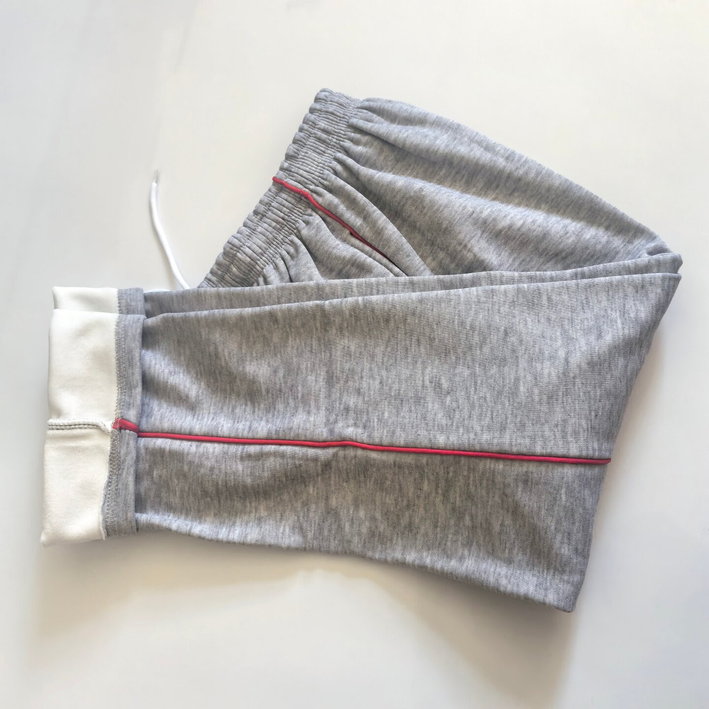 灰色加绒冬季保暖校服裤红条一杠图片
