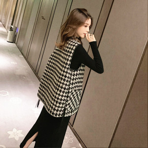 Knitted vest women 2022 new spring and autumn loose Korean vests fashion Chibirdgan shoulder horses outer set women