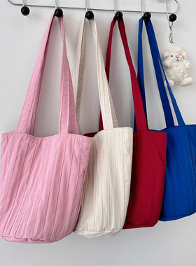 包包女2026新款秋冬慵懒风红色帆布包休闲百搭大容量单肩水桶包